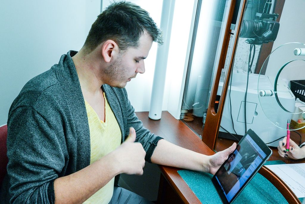 Nová služba pro neslyšící pro komunikaci s uředníky v Plzni (foto: M. Pecuch, 31.1.2018)