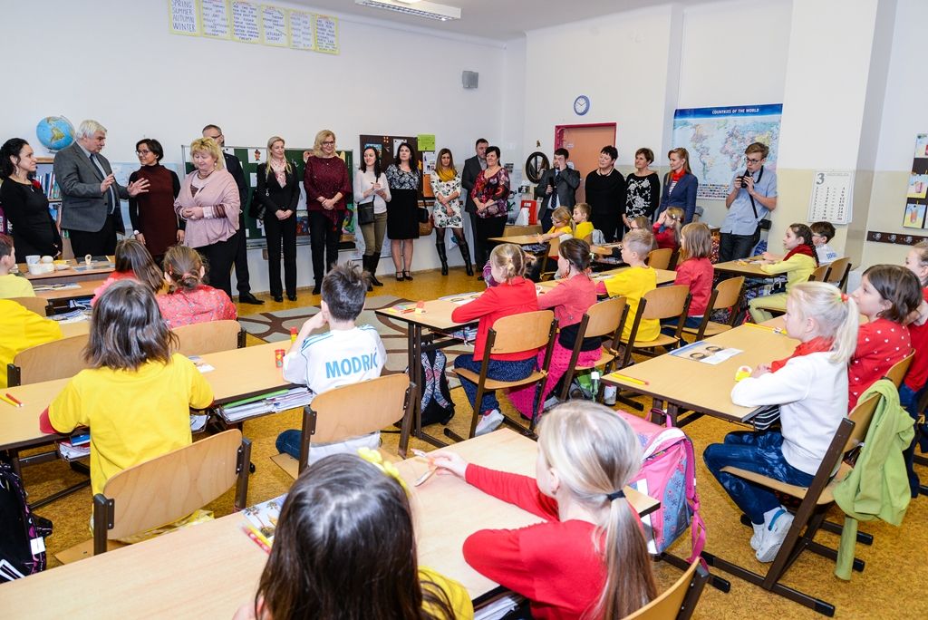 Děti z 15. základní školy ochutnaly speciality španělské kuchyně (foto: M. Pecuch, 7.2.2018)