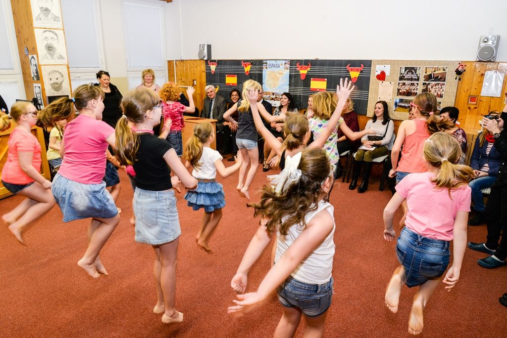 Děti z 15. základní školy ochutnaly speciality španělské kuchyně (foto: M. Pecuch, 7.2.2018)