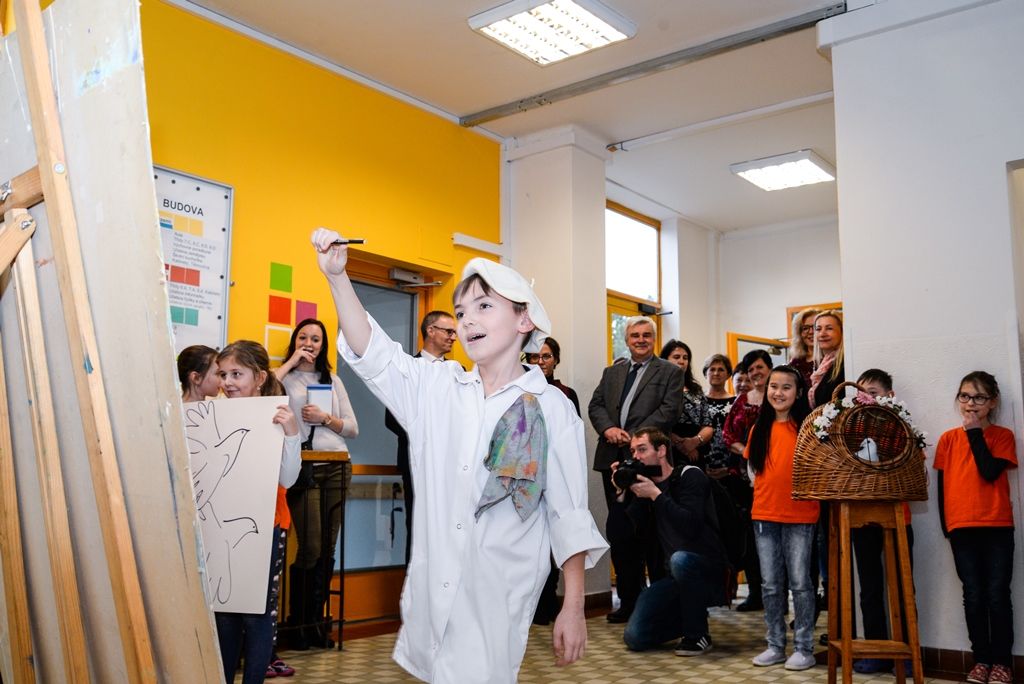 Děti z 15. základní školy ochutnaly speciality španělské kuchyně (foto: M. Pecuch, 7.2.2018)