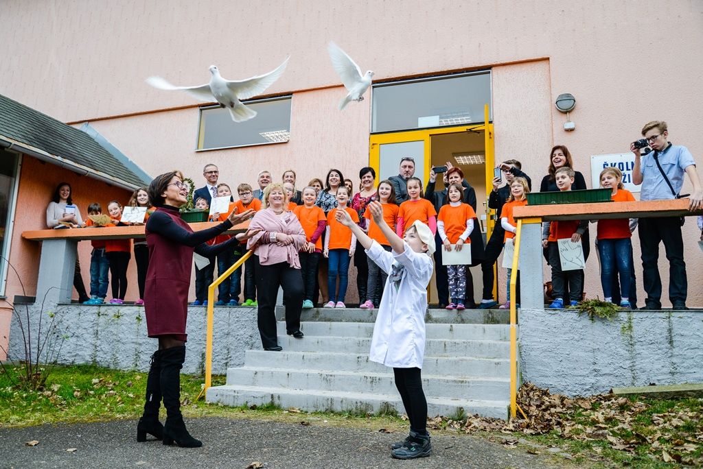 Děti z 15. základní školy ochutnaly speciality španělské kuchyně (foto: M. Pecuch, 7.2.2018)