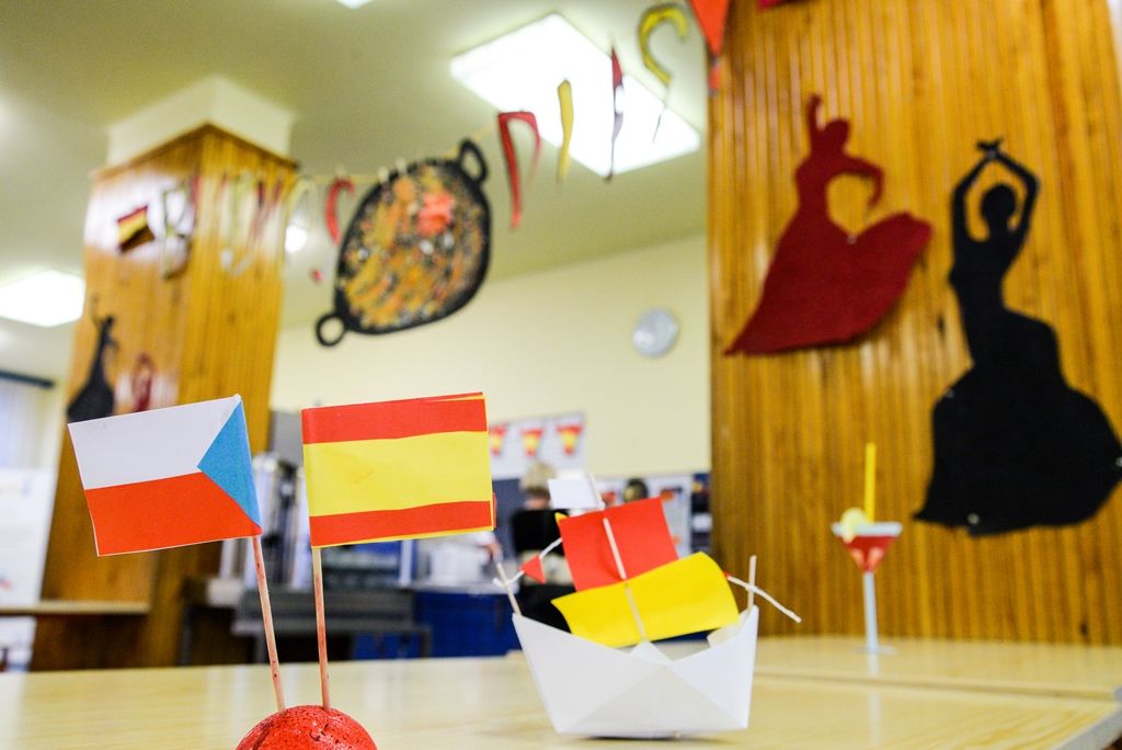 Děti z 15. základní školy ochutnaly speciality španělské kuchyně (foto: M. Pecuch, 7.2.2018)