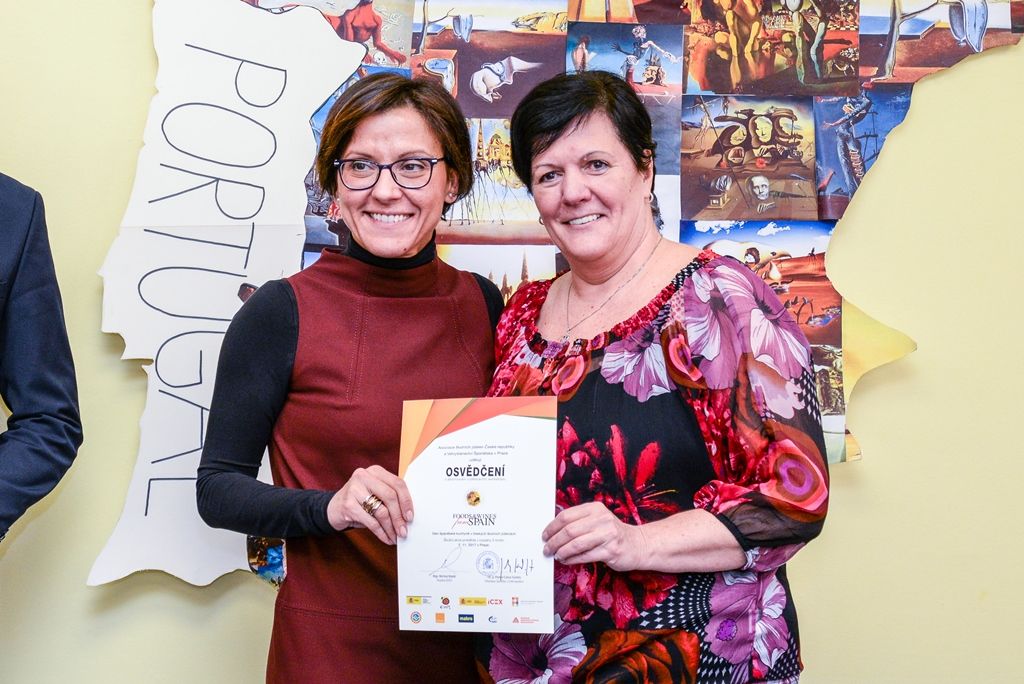 Děti z 15. základní školy ochutnaly speciality španělské kuchyně (foto: M. Pecuch, 7.2.2018)