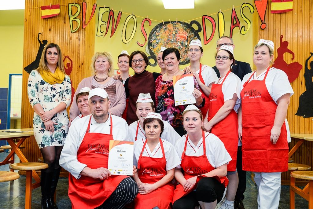 Děti z 15. základní školy ochutnaly speciality španělské kuchyně (foto: M. Pecuch, 7.2.2018)