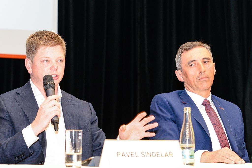 Lidé diskutovali o fúzi městské teplárny s Plzeňskou energetikou (foto: M. Pecuch, 28.3.2018)