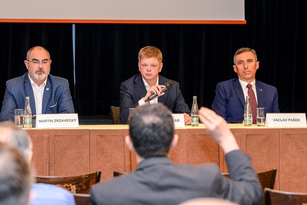 Lidé diskutovali o fúzi městské teplárny s Plzeňskou energetikou (foto: M. Pecuch, 28.3.2018)