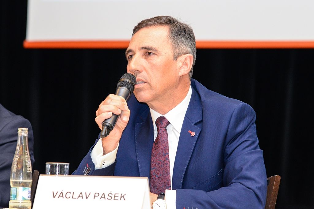 Lidé diskutovali o fúzi městské teplárny s Plzeňskou energetikou (foto: M. Pecuch, 28.3.2018)