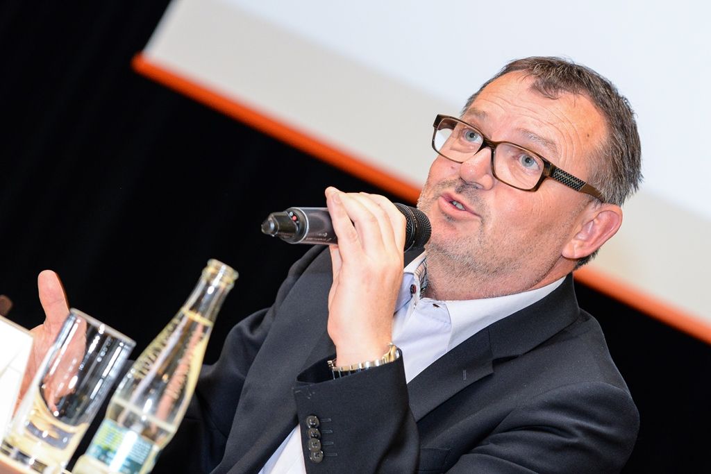 Lidé diskutovali o fúzi městské teplárny s Plzeňskou energetikou (foto: M. Pecuch, 28.3.2018)