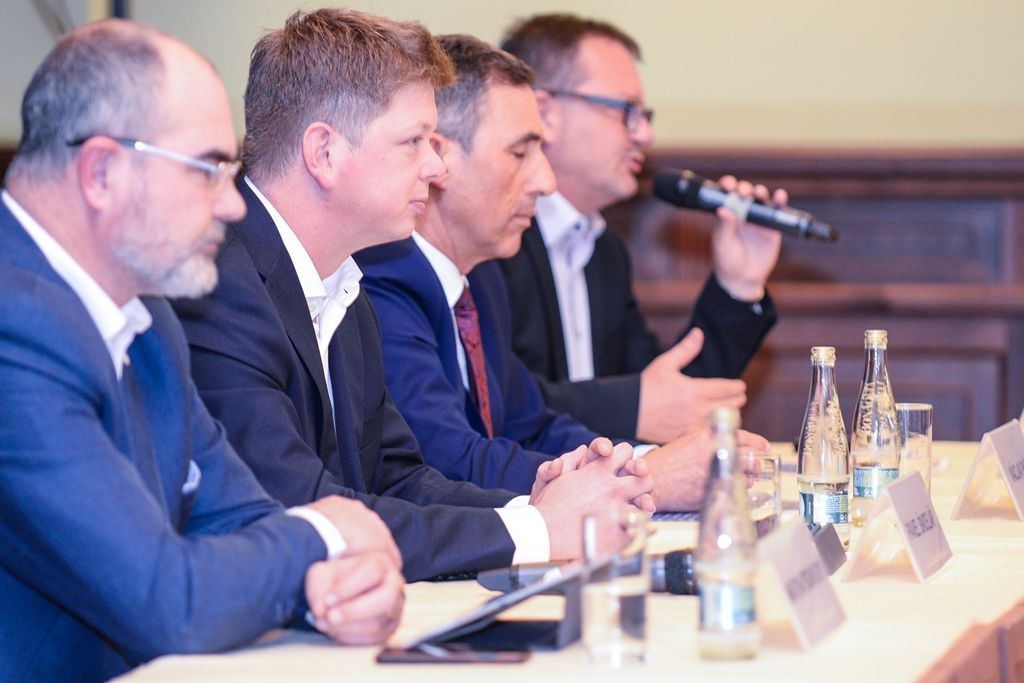 Lidé diskutovali o fúzi městské teplárny s Plzeňskou energetikou (foto: M. Pecuch, 28.3.2018)