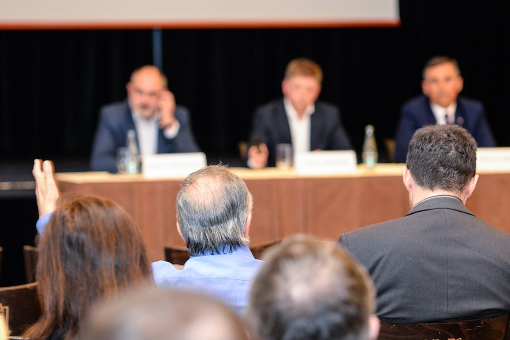 Lidé diskutovali o fúzi městské teplárny s Plzeňskou energetikou (foto: M. Pecuch, 28.3.2018)