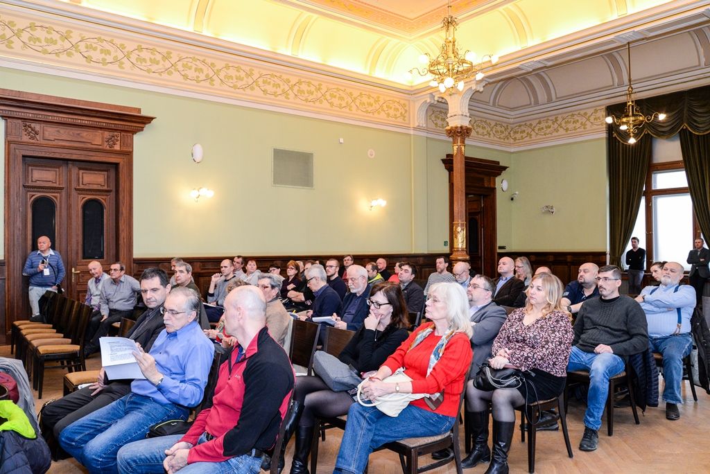 Lidé diskutovali o fúzi městské teplárny s Plzeňskou energetikou (foto: M. Pecuch, 28.3.2018)