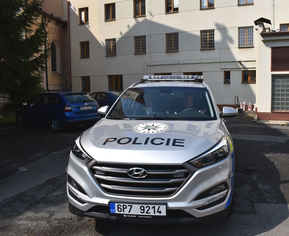 Primátor předal policistům nové služební vozidlo (foto: A. Jarošová, 17.4.2018)