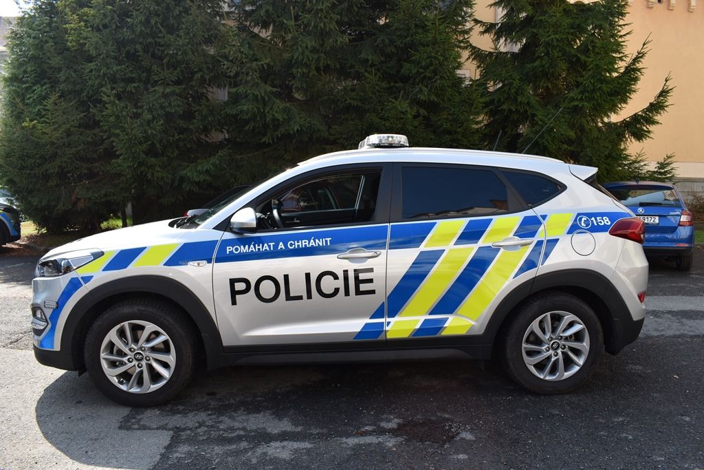 Primátor předal policistům nové služební vozidlo (foto: A. Jarošová, 17.4.2018)
