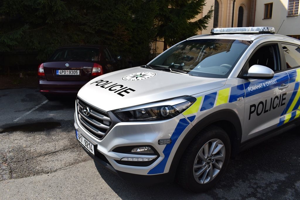 Primátor předal policistům nové služební vozidlo