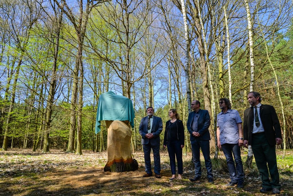 Profesor Sigmond má na Sofronce pamětní desku (foto: M. Pecuch, 18.4.2018)