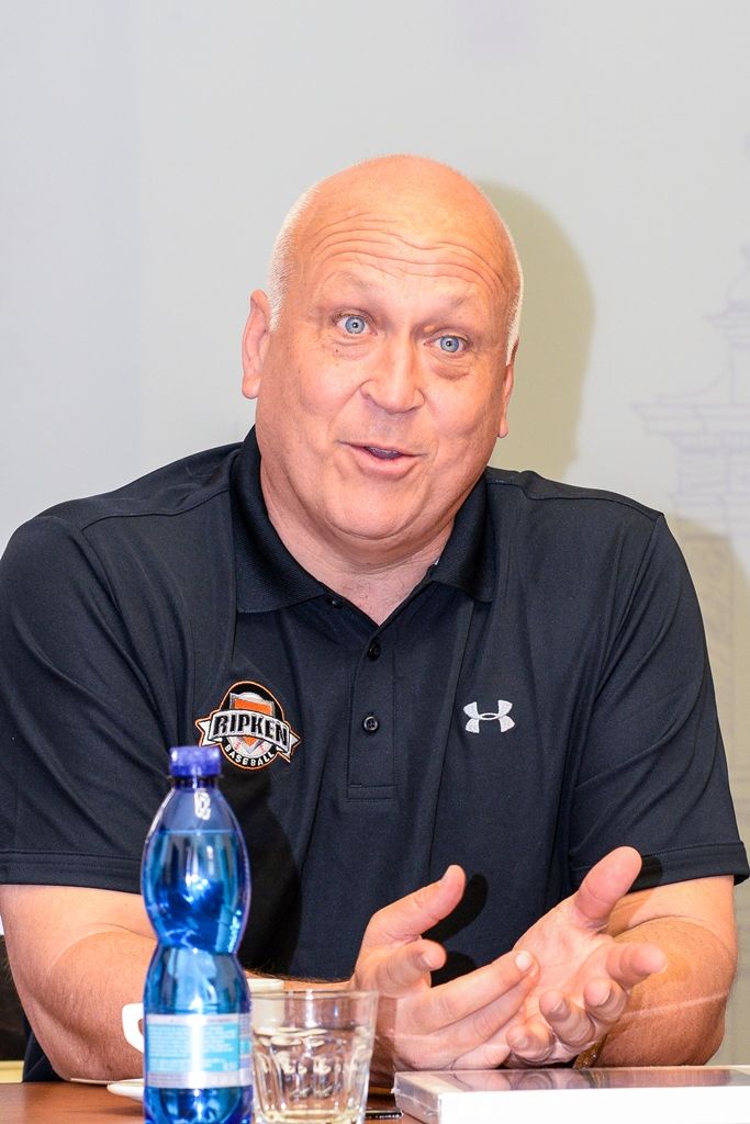 Do Plzně zavítal slavný baseballista Cal Ripken (foto: M. Pecuch, 22.4.2018)