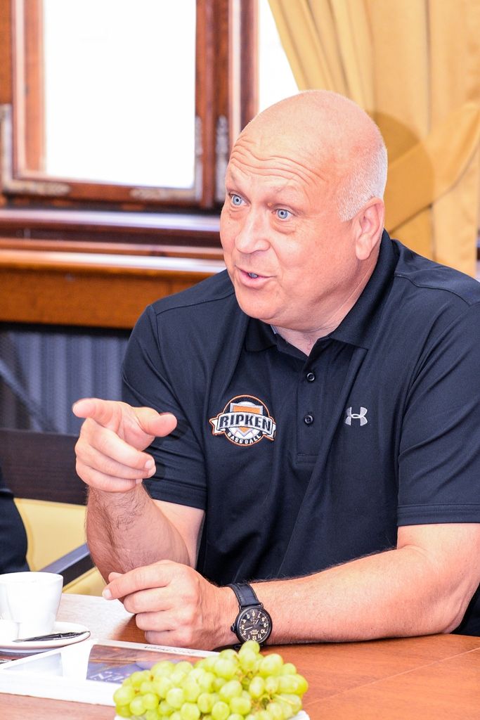 Do Plzně zavítal slavný baseballista Cal Ripken (foto: M. Pecuch, 22.4.2018)