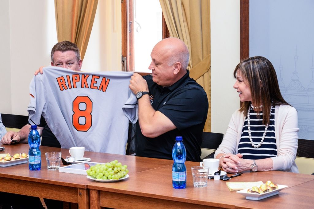 Do Plzně zavítal slavný baseballista Cal Ripken (foto: M. Pecuch, 22.4.2018)