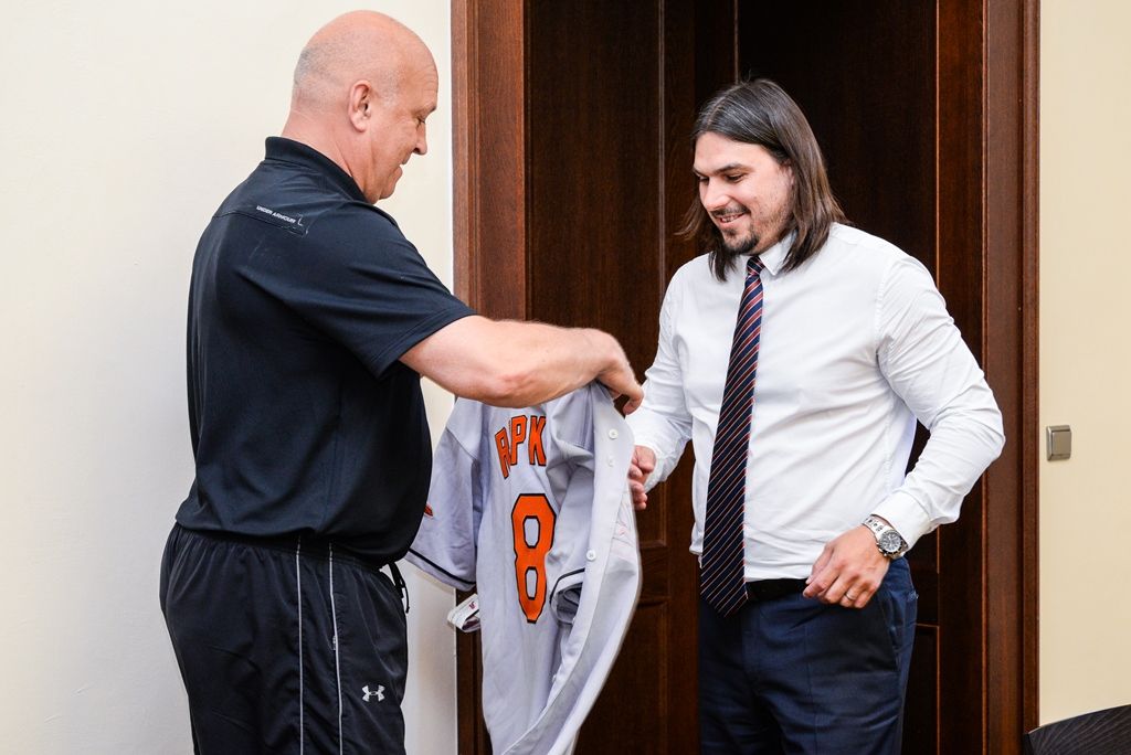 Do Plzně zavítal slavný baseballista Cal Ripken (foto: M. Pecuch, 22.4.2018)