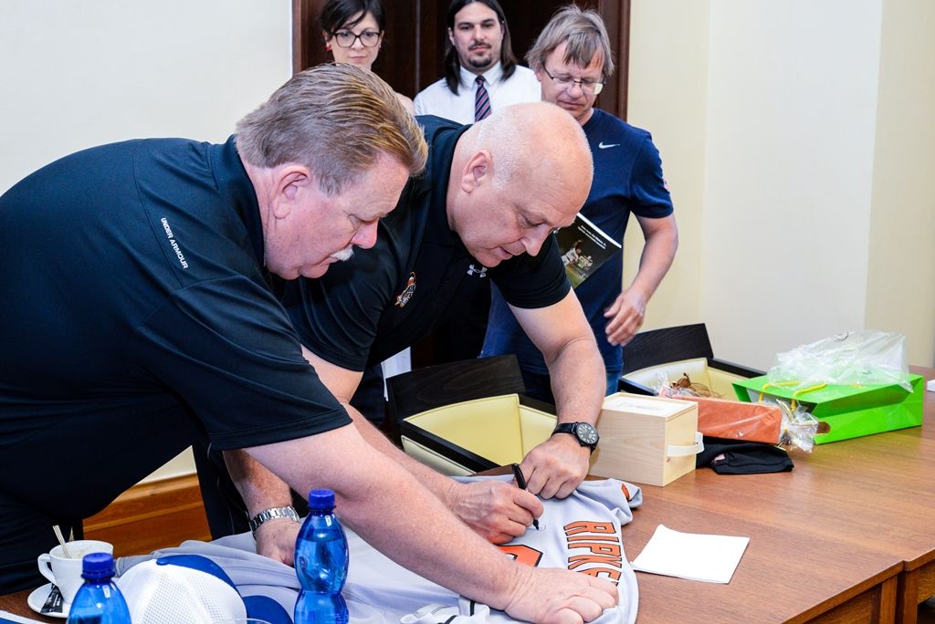 Do Plzně zavítal slavný baseballista Cal Ripken (foto: M. Pecuch, 22.4.2018)