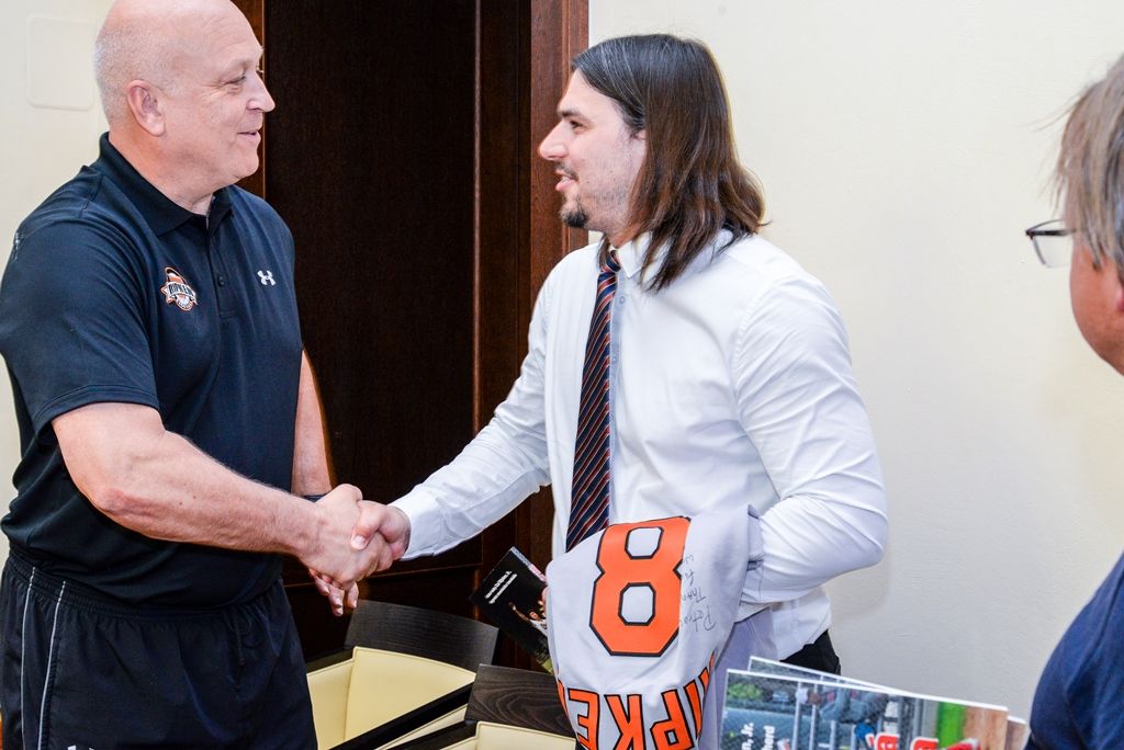 Do Plzně zavítal slavný baseballista Cal Ripken (foto: M. Pecuch, 22.4.2018)