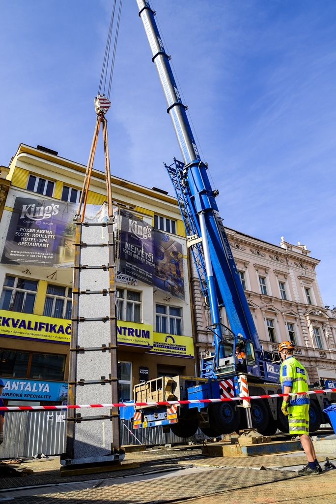 Pylony památníku Díky, Ameriko! jsou osazeny (foto: M. Pecuch, 25.4.2018)