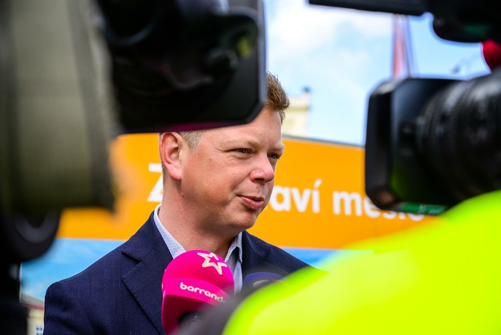 Pylony památníku Díky, Ameriko! jsou osazeny (foto: M. Pecuch, 25.4.2018)