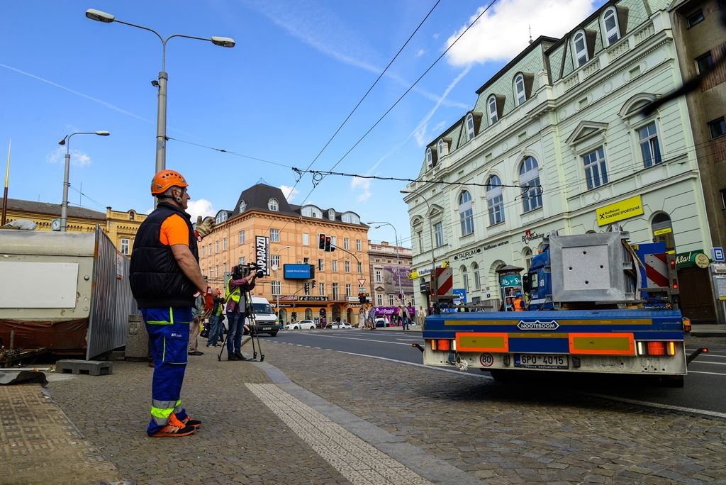 Pylony památníku Díky, Ameriko! jsou osazeny (foto: M. Pecuch, 25.4.2018)