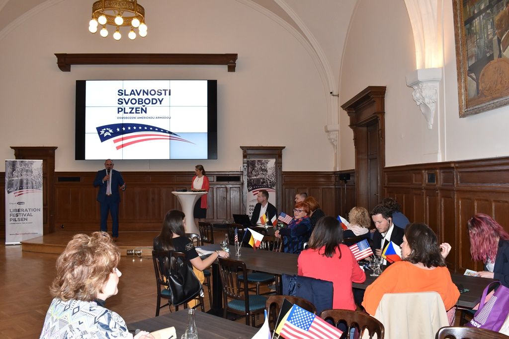 Slavnosti svobody 2018 - Prezentaci témat osvobození řešili v Plzni členové prestižní nadace