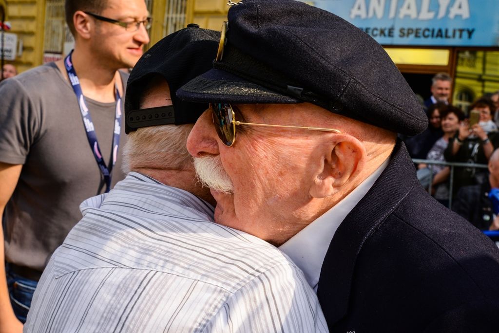 Slavnosti svobody 2018 - Plzeň odhalila za účasti veteránů obnovené pylony památníku Díky, Ameriko! (foto: M. Pecuch, 3.5.2018)