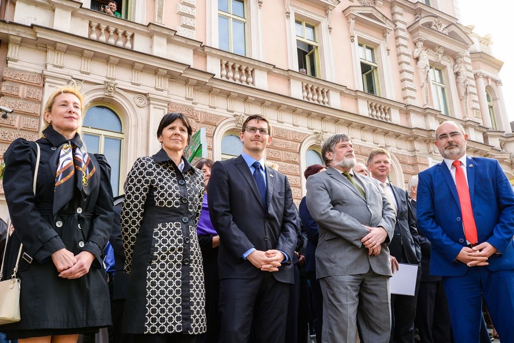 Slavnosti svobody 2018 - Plzeň odhalila za účasti veteránů obnovené pylony památníku Díky, Ameriko! (foto: M. Pecuch, 3.5.2018)