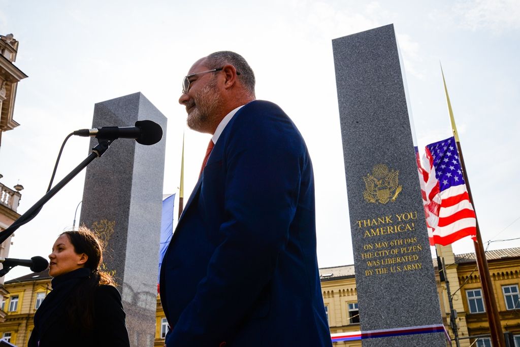 Slavnosti svobody 2018 - Plzeň odhalila za účasti veteránů obnovené pylony památníku Díky, Ameriko! (foto: M. Pecuch, 3.5.2018)