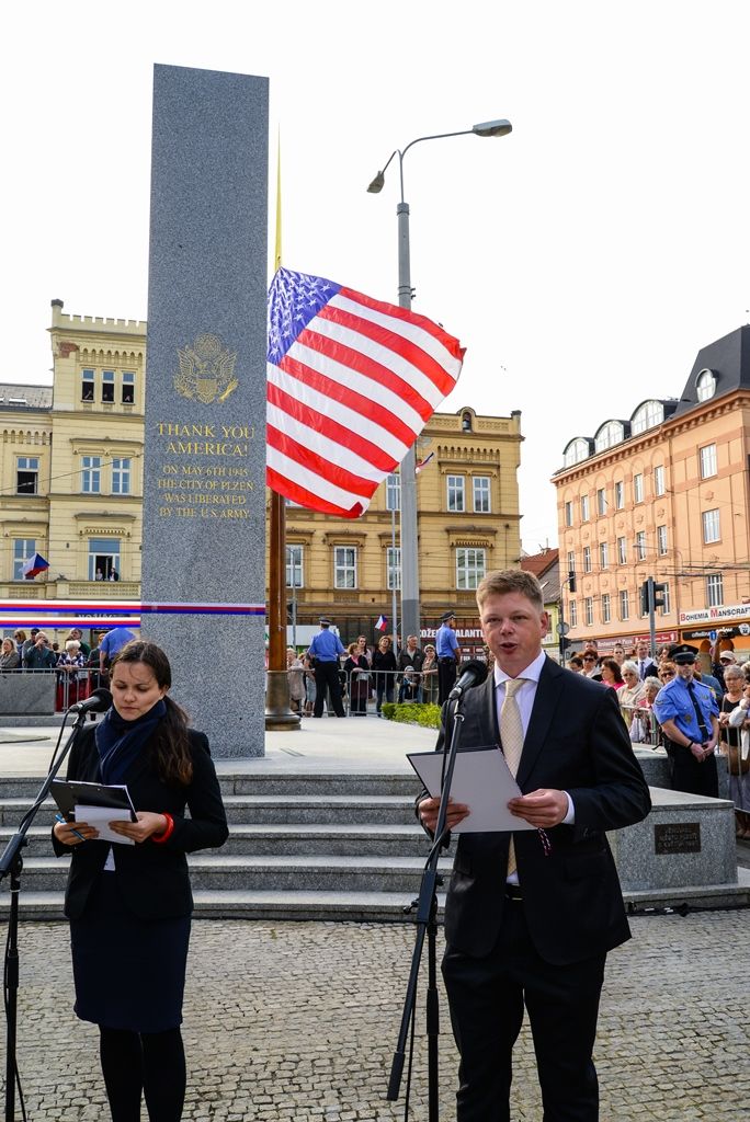 Slavnosti svobody 2018 - Plzeň odhalila za účasti veteránů obnovené pylony památníku Díky, Ameriko! (foto: M. Pecuch, 3.5.2018)