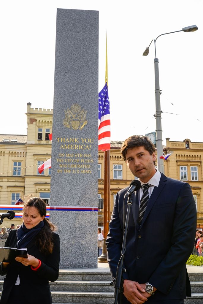 Slavnosti svobody 2018 - Plzeň odhalila za účasti veteránů obnovené pylony památníku Díky, Ameriko! (foto: M. Pecuch, 3.5.2018)