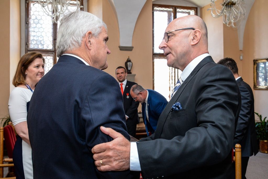 Slavnosti svobody 2018 - Přijetí velvyslanců USA a Belgie, pietní akt na plzeňské radnici (foto: M. Pecuch, 6.5.2018)