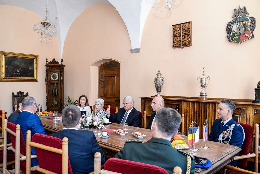 Slavnosti svobody 2018 - Přijetí velvyslanců USA a Belgie, pietní akt na plzeňské radnici (foto: M. Pecuch, 6.5.2018)