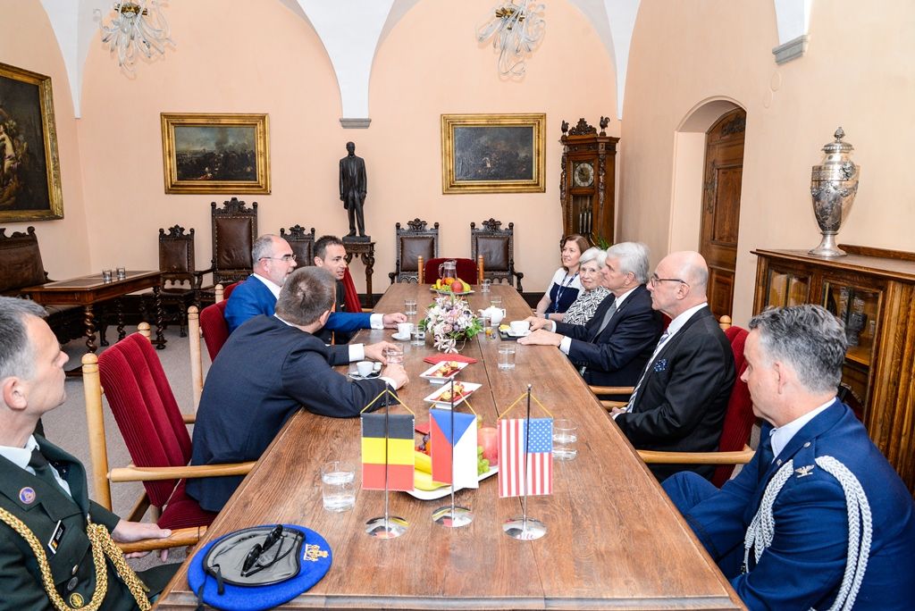 Slavnosti svobody 2018 - Přijetí velvyslanců USA a Belgie, pietní akt na plzeňské radnici (foto: M. Pecuch, 6.5.2018)