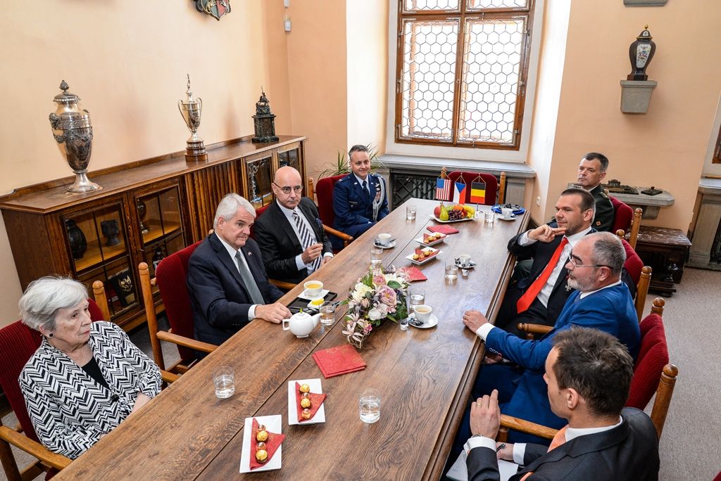 Slavnosti svobody 2018 - Přijetí velvyslanců USA a Belgie, pietní akt na plzeňské radnici (foto: M. Pecuch, 6.5.2018)