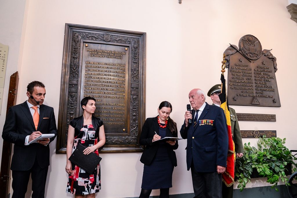 Slavnosti svobody 2018 - Přijetí velvyslanců USA a Belgie, pietní akt na plzeňské radnici (foto: M. Pecuch, 6.5.2018)