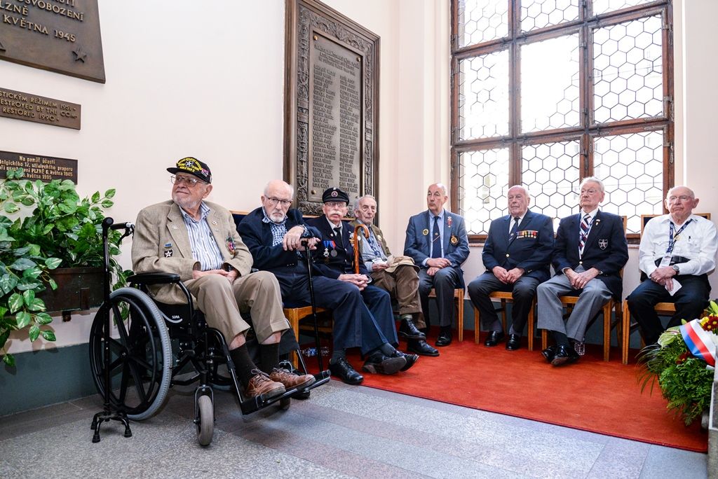 Slavnosti svobody 2018 - Přijetí velvyslanců USA a Belgie, pietní akt na plzeňské radnici (foto: M. Pecuch, 6.5.2018)