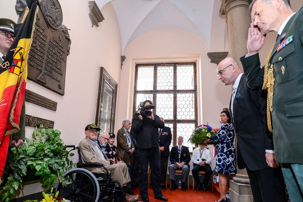 Slavnosti svobody 2018 - Přijetí velvyslanců USA a Belgie, pietní akt na plzeňské radnici (foto: M. Pecuch, 6.5.2018)