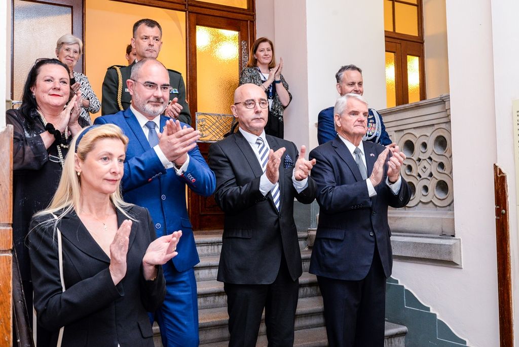 Slavnosti svobody 2018 - Přijetí velvyslanců USA a Belgie, pietní akt na plzeňské radnici (foto: M. Pecuch, 6.5.2018)