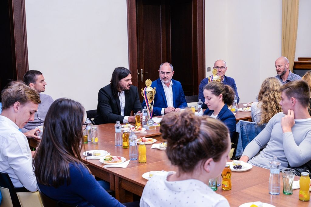 Primátor přijal úspěšné plavkyně a plavce (foto: M. Pecuch, 17.5.2018)