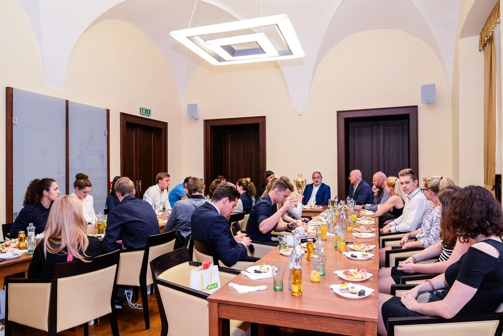 Primátor přijal úspěšné plavkyně a plavce (foto: M. Pecuch, 17.5.2018)