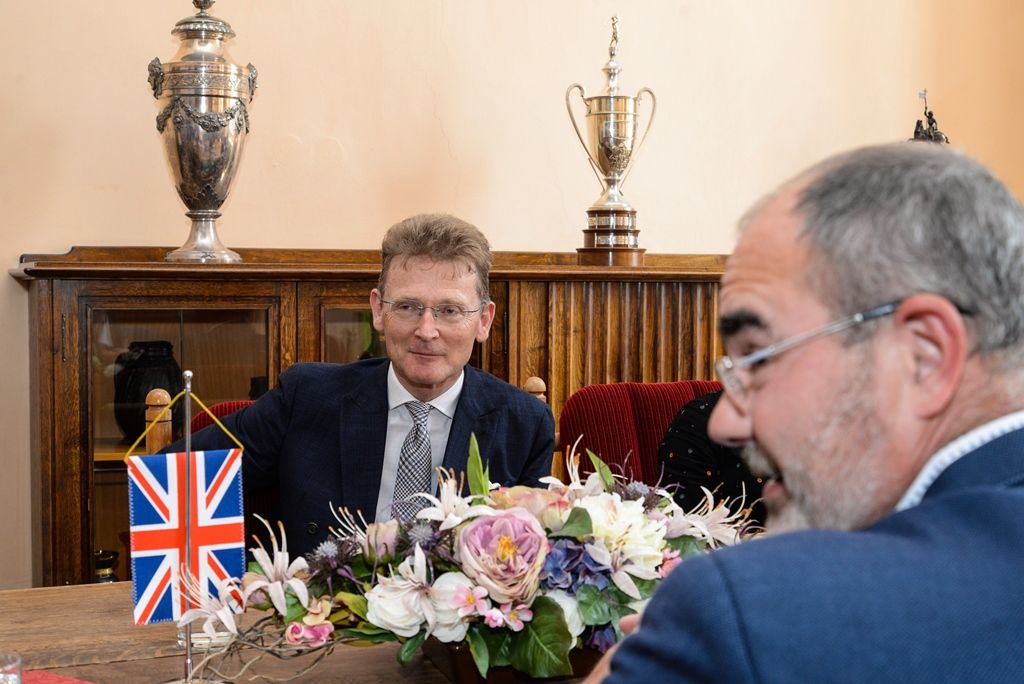 Britský velvyslanec zavítal na plzeňskou radnici