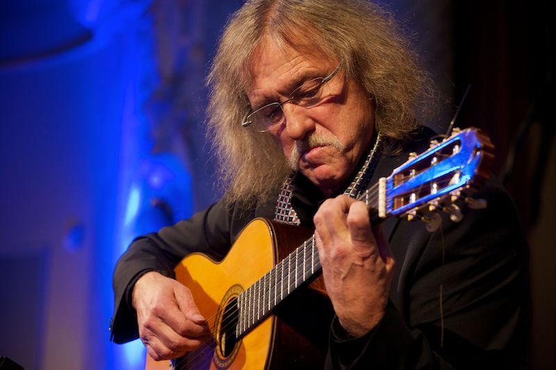 Reprezentační ples města byl andělský. Plzeňská andělská noc byla mottem letošního již sedmého reprezentačního plesu města Plzně. Celá budova Měšťanské besedy zvenku i uvnitř navozovala atmosféru nebeského ráje. O návštěvníky se staraly hostesky – andělé. K tanci hrál ve Velkém sále orchestr Václava Hybše. Hosty večera byli někteří z těch, kteří podpořili kandidaturu Plzně na titul Evropské hlavní město kultury 2015. Návštěvníci se tak mohli těšit z vystoupení Lubomíra Brabce nebo Martina Stránského. Rocková diskotéka v Malém sále pod názvem Staré, ale dobré byla v režii plzeňského DJ Petra Březiny.