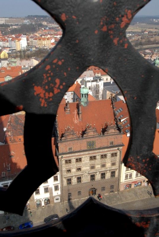 Pohled na Plzeň z věže katedrály sv. Bartoloměje (9. 3. 2011)