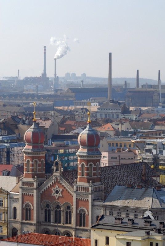 Pohled na Plzeň z věže katedrály sv. Bartoloměje (9. 3. 2011)