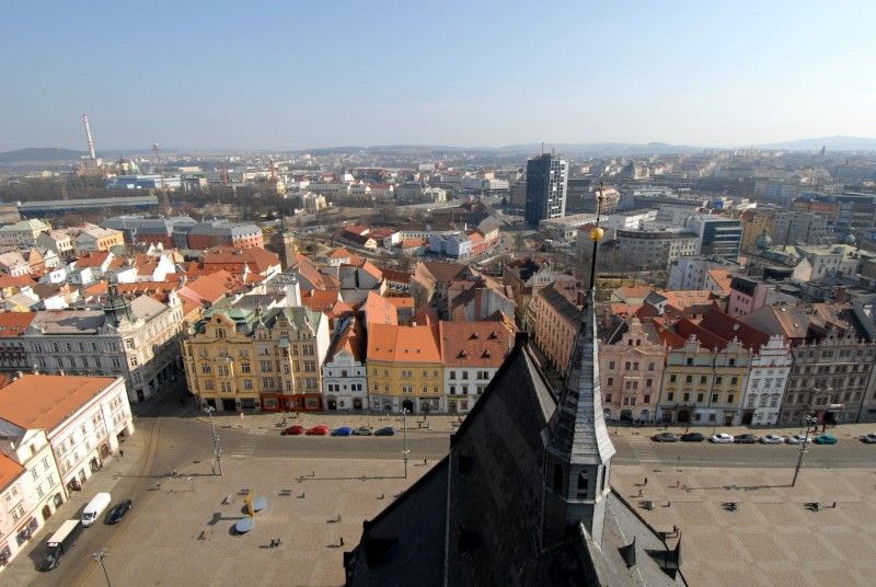 Pohled na Plzeň z věže katedrály sv. Bartoloměje (9. 3. 2011)