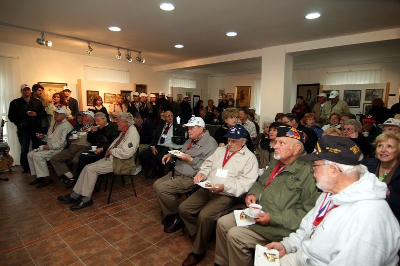 V pondělí 3. května 2010 navštívili zástupci belgických veteránů, kteří se účastnili Slavností svobody 2010, také město Holýšov. Pánové Artur Otto a Louis A.H. Gilhoul, se zúčastnili slavnostního odhalení Pamětní desky veteránům 17. belgického střeleckého praporu. Ve středu 5. května 2010 se američtí veteráni vydali na cestu po západních Čechách. Zamířili např. do Trhanova, kde uctili památku pilota Virgila Paula Kirkhama, který byl v posledních dnech války sestřelen se svým letounem a havaroval v lese právě poblíž Trhanova. Američtí veteráni navštívili také Domažlice a Kdyni.